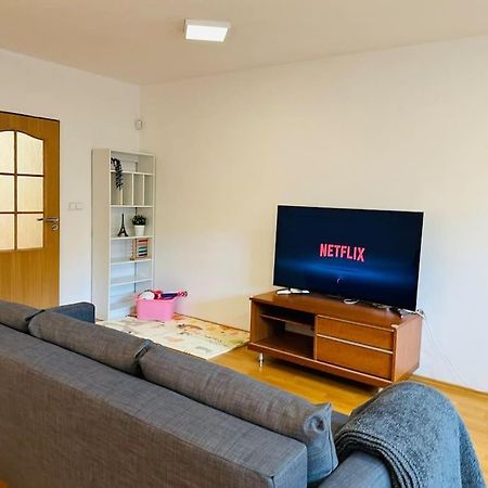 Family-Friendly Prague 5 Stay 외부 사진