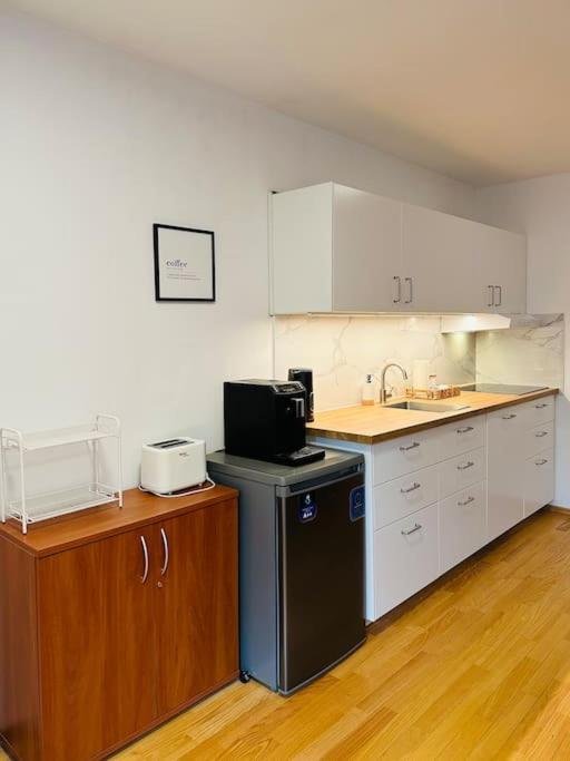 Family-Friendly Prague 5 Stay 외부 사진