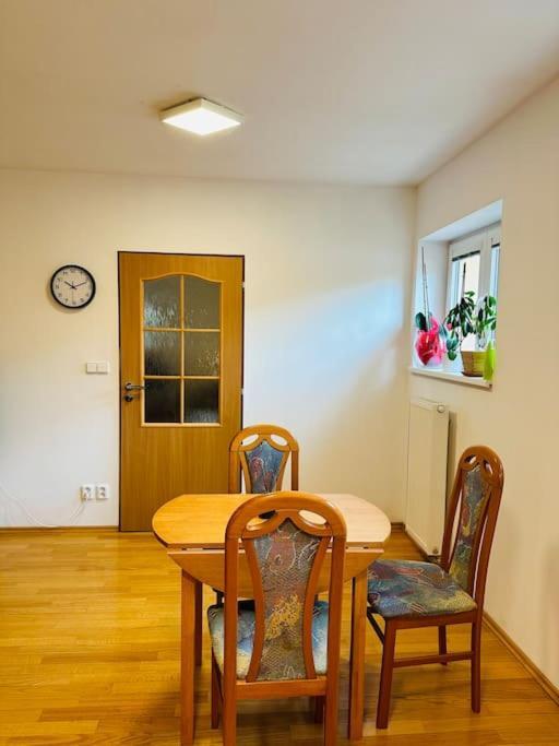 Family-Friendly Prague 5 Stay 외부 사진
