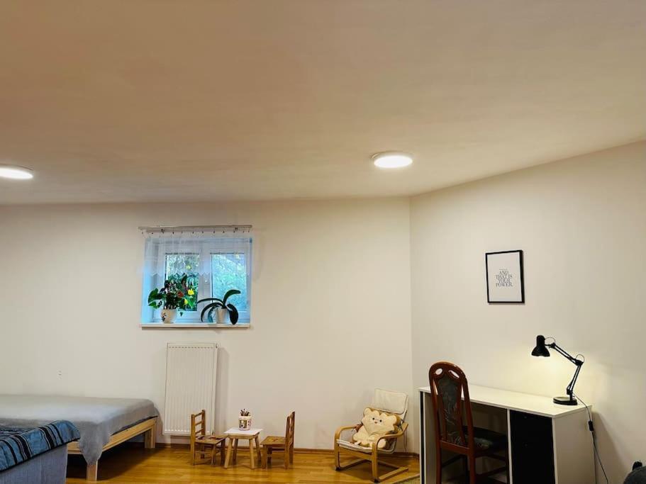 Family-Friendly Prague 5 Stay 외부 사진