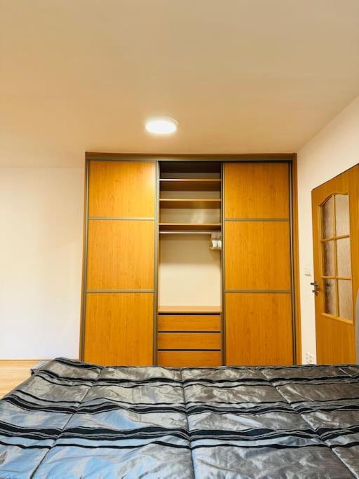 Family-Friendly Prague 5 Stay 외부 사진