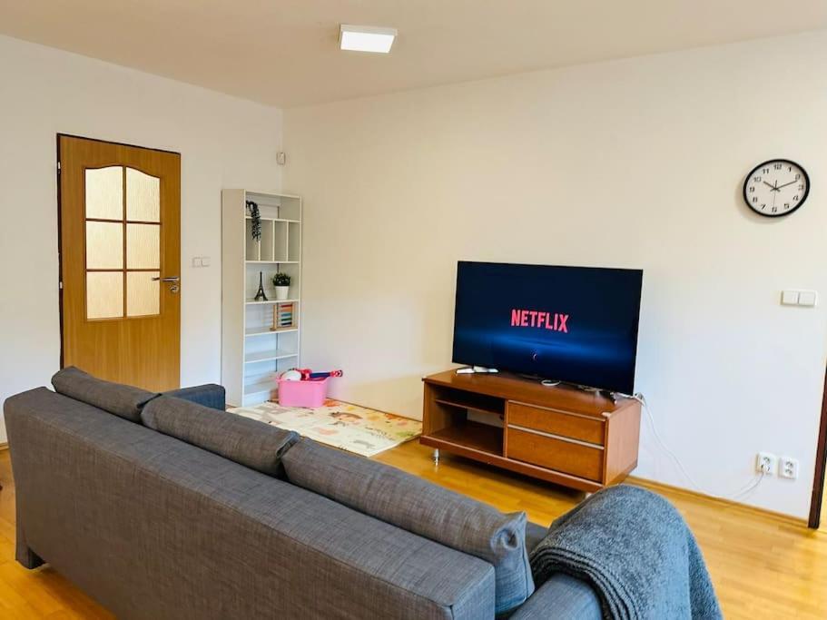 Family-Friendly Prague 5 Stay 외부 사진