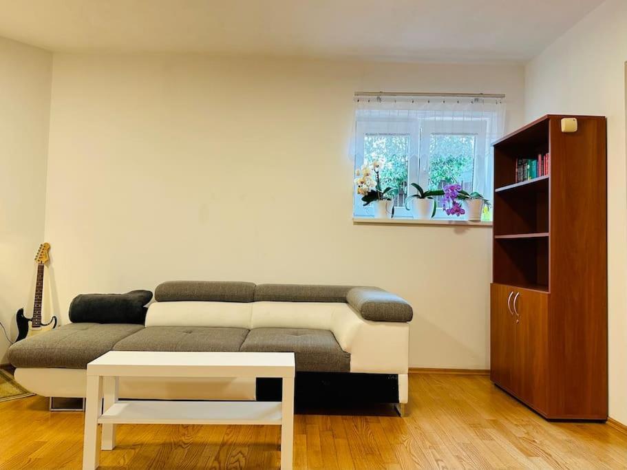 Family-Friendly Prague 5 Stay 외부 사진