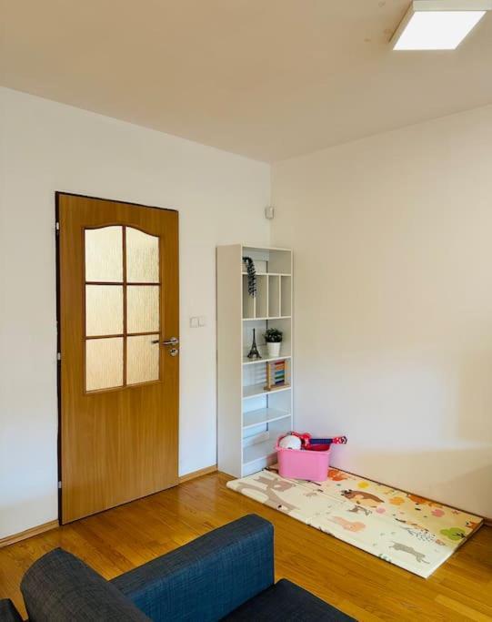 Family-Friendly Prague 5 Stay 외부 사진