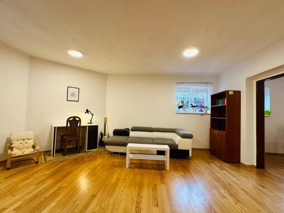 Family-Friendly Prague 5 Stay 외부 사진