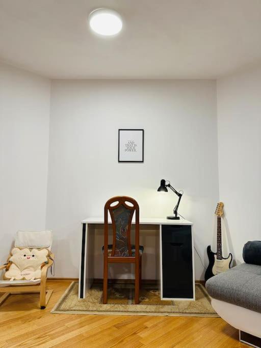 Family-Friendly Prague 5 Stay 외부 사진