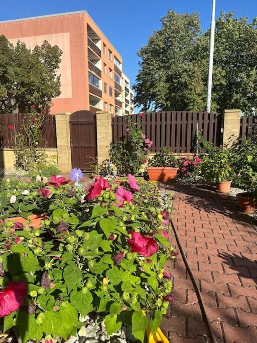 Family-Friendly Prague 5 Stay 외부 사진